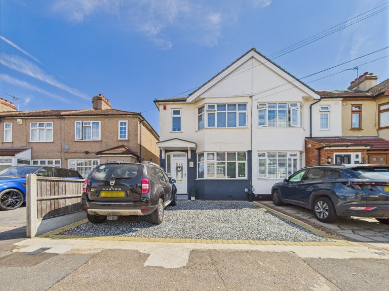 Grange Road, Aveley, South Ockendon, Essex, RM15 4ER
