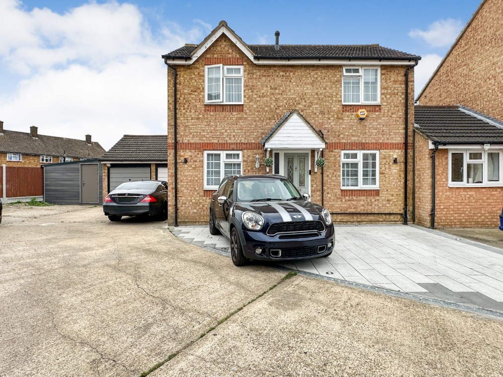 Danbury Crescent, South Ockendon, RM15 5XE