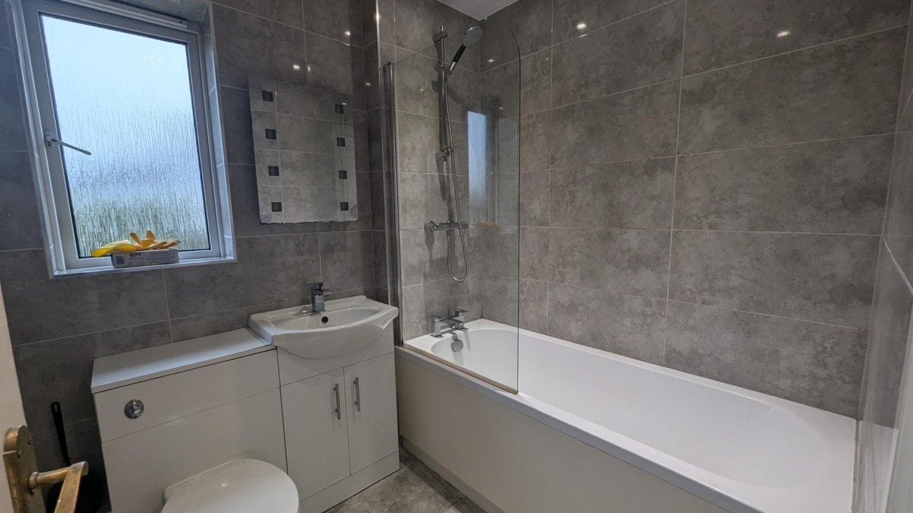 18, Ballakermeen Close, Douglas, IM1 4HX