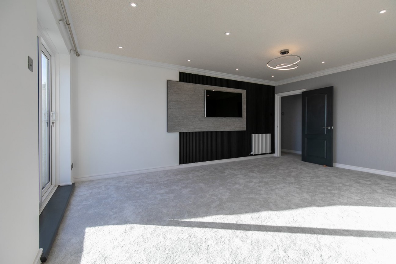 2 King Edward Bay Apartments, Sea Cliff Road, Onchan, IM3 2JE