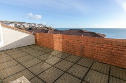 2 King Edward Bay Apartments, Sea Cliff Road, Onchan, IM3 2JE