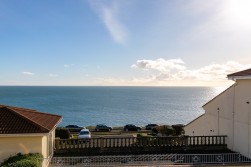 2 King Edward Bay Apartments, Sea Cliff Road, Onchan, IM3 2JE
