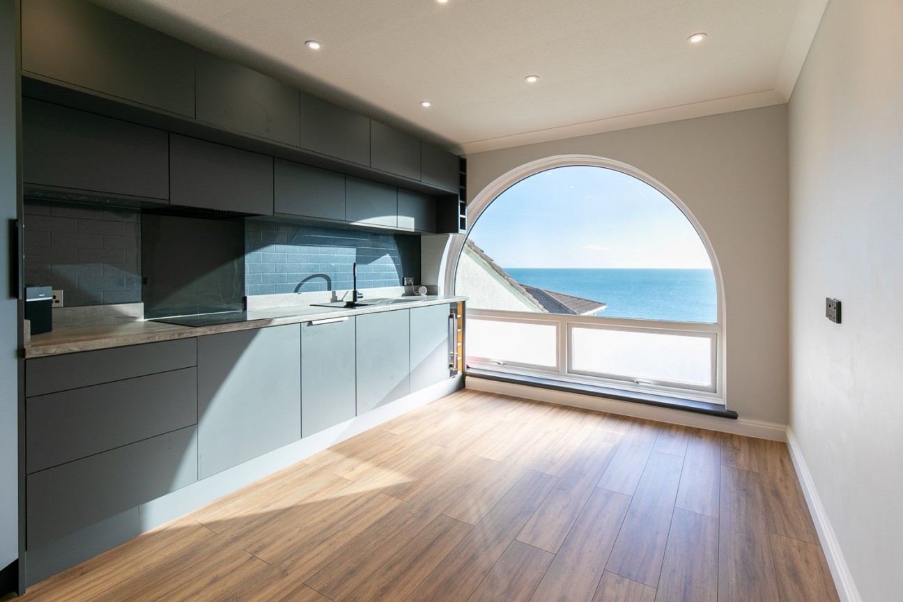 2 King Edward Bay Apartments, Sea Cliff Road, Onchan, IM3 2JE
