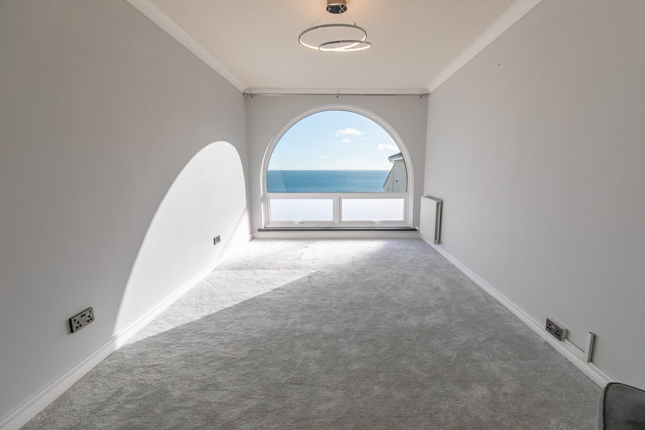 2 King Edward Bay Apartments, Sea Cliff Road, Onchan, IM3 2JE