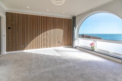 2 King Edward Bay Apartments, Sea Cliff Road, Onchan, IM3 2JE