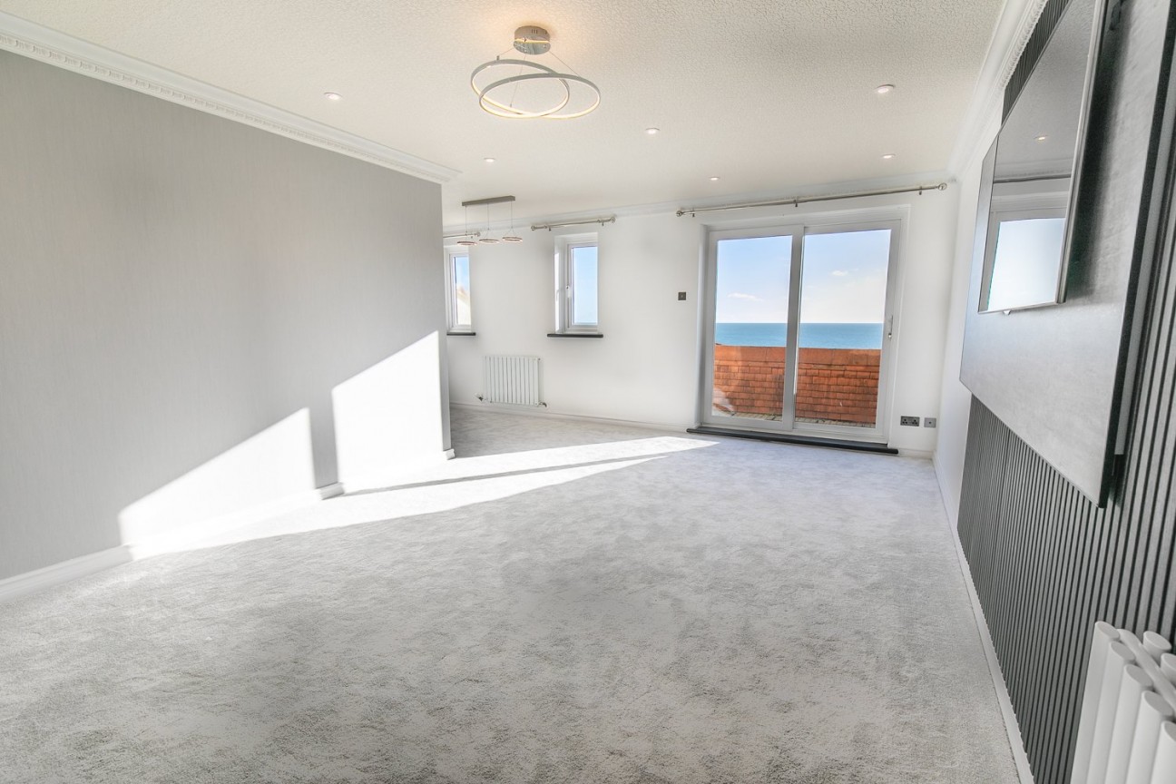 2 King Edward Bay Apartments, Sea Cliff Road, Onchan, IM3 2JE