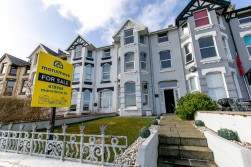 45, Royal Avenue West, Onchan, IM3 1HE