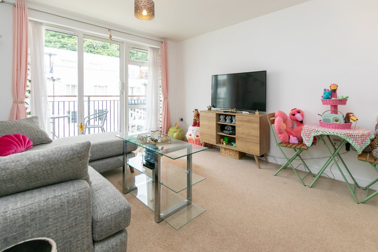 119 Spectrum Apartments, Central Promenade, Douglas, IM2 4JL