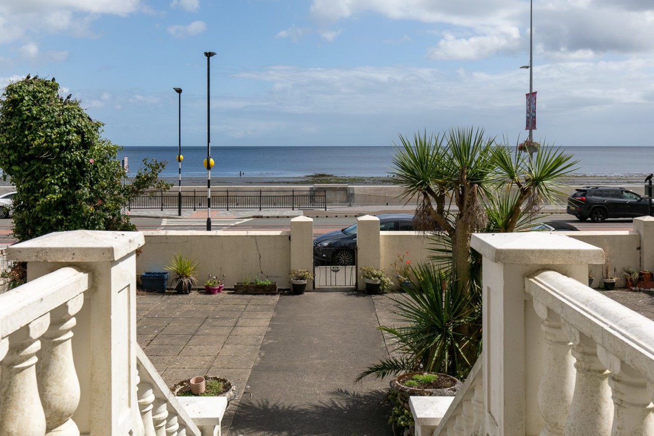 Flat 10, Angel Court, Central Promenade, Isle of Man, IM2 4LN