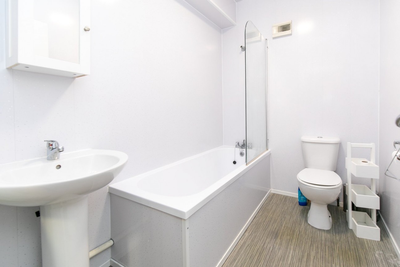 Flat 10, Angel Court, Central Promenade, Isle of Man, IM2 4LN