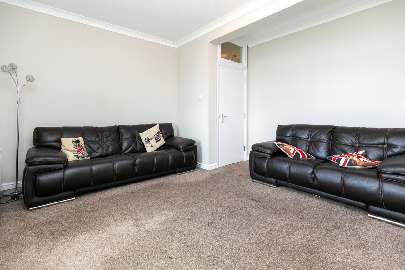 Flat 10, Angel Court, Central Promenade, Isle of Man, IM2 4LN