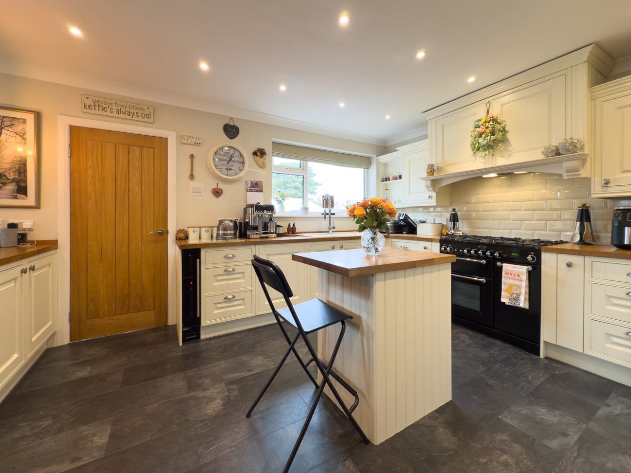 Whiteleaf, Thornhill Park, Ramsey, Isle of Man, IM8 3NB