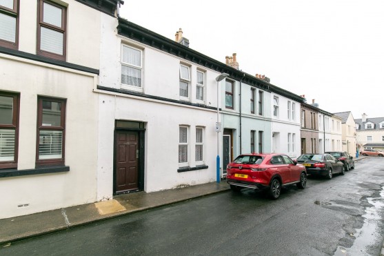 12, Hatfield Grove, Isle of Man, IM1 3HD