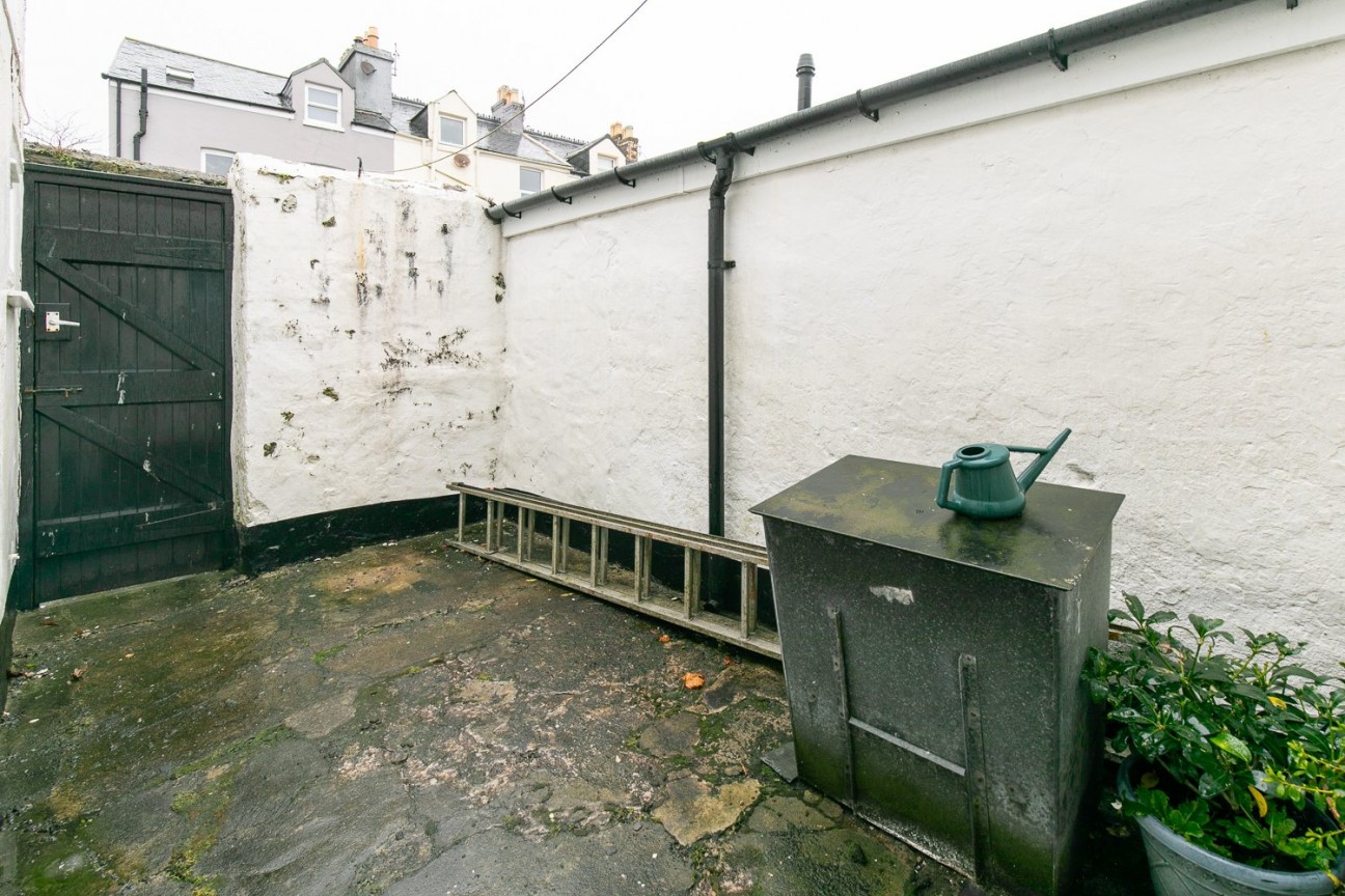 12, Hatfield Grove, Isle of Man, IM1 3HD