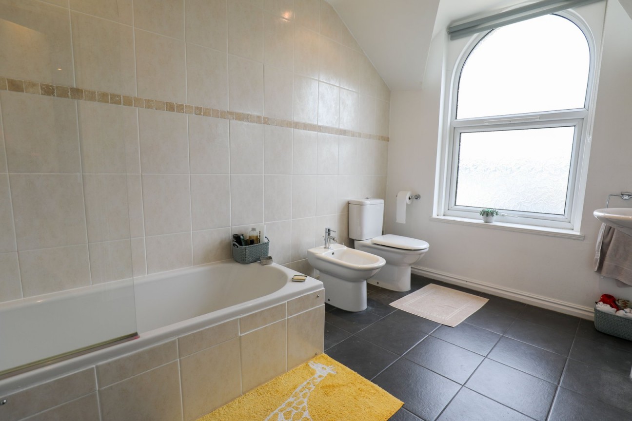 Grosvenor Court Apartments, Flat 8, 1, Central Promenade, Douglas, IM2 4LN