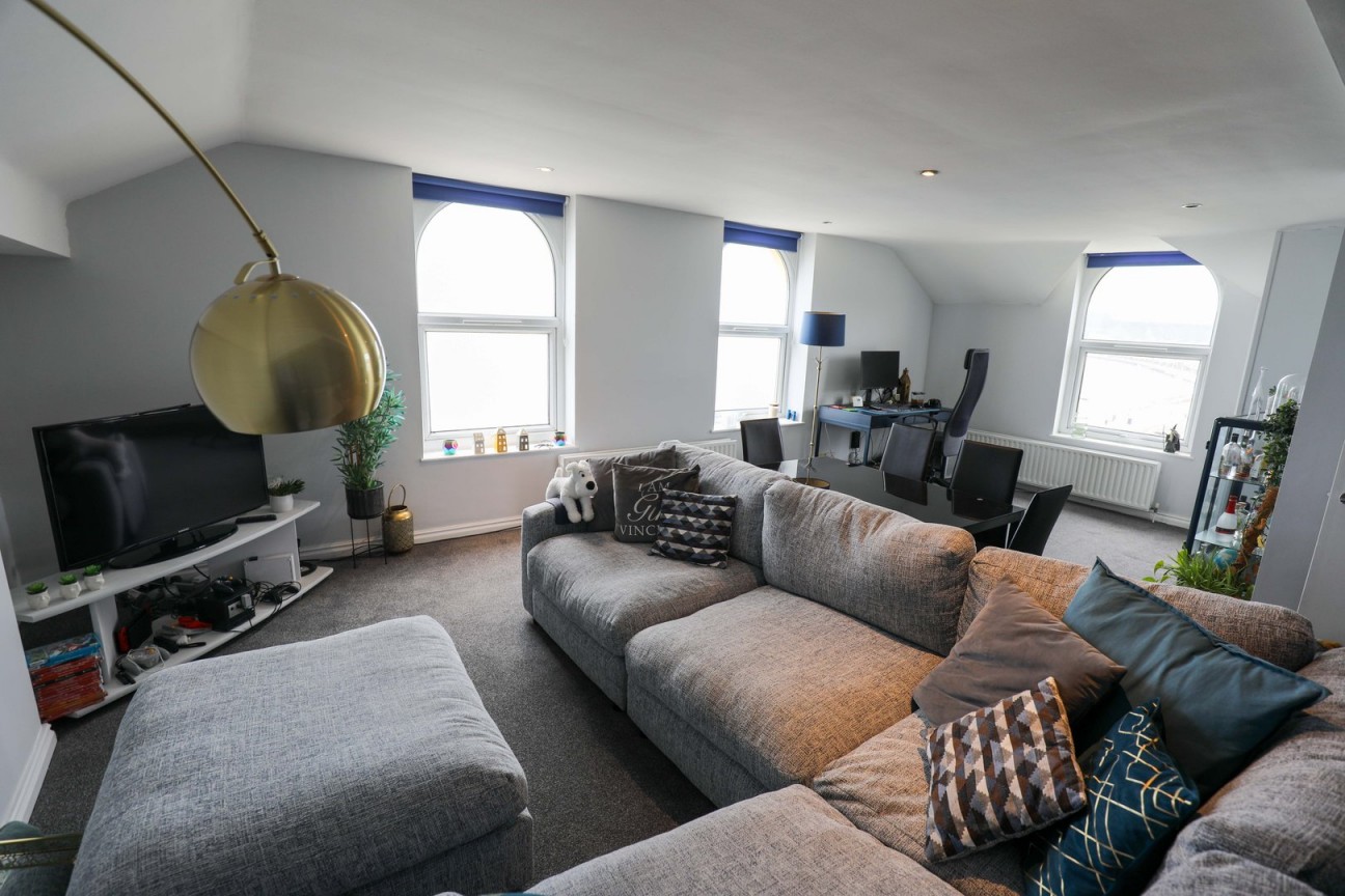 Grosvenor Court Apartments, Flat 8, 1, Central Promenade, Douglas, IM2 4LN