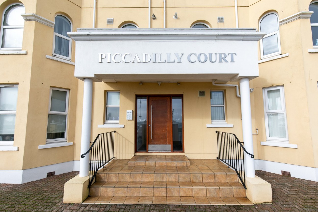 41 Piccadilly Court, Queens Promenade, IM2 4NS