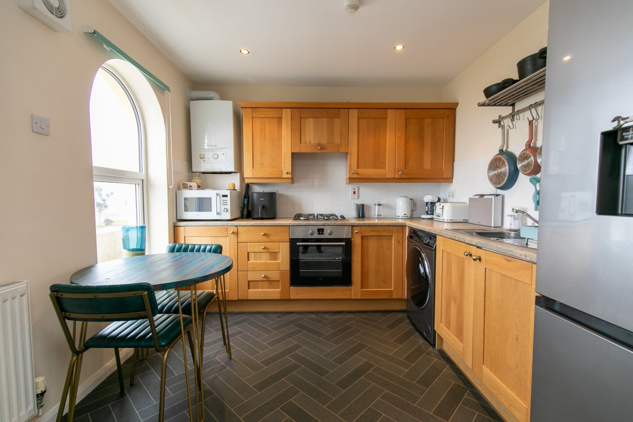 41 Piccadilly Court, Queens Promenade, IM2 4NS