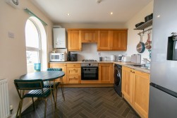 41 Piccadilly Court, Queens Promenade, IM2 4NS