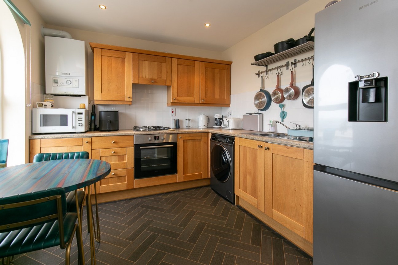 41 Piccadilly Court, Queens Promenade, IM2 4NS