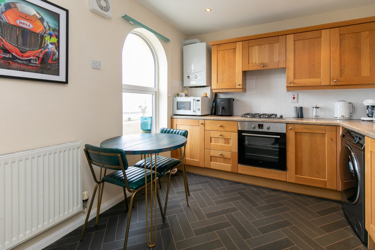 41 Piccadilly Court, Queens Promenade, IM2 4NS