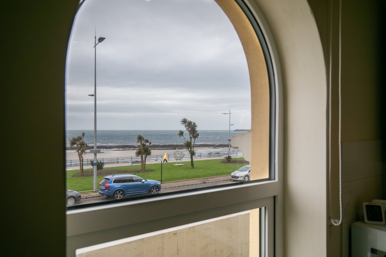 41 Piccadilly Court, Queens Promenade, IM2 4NS