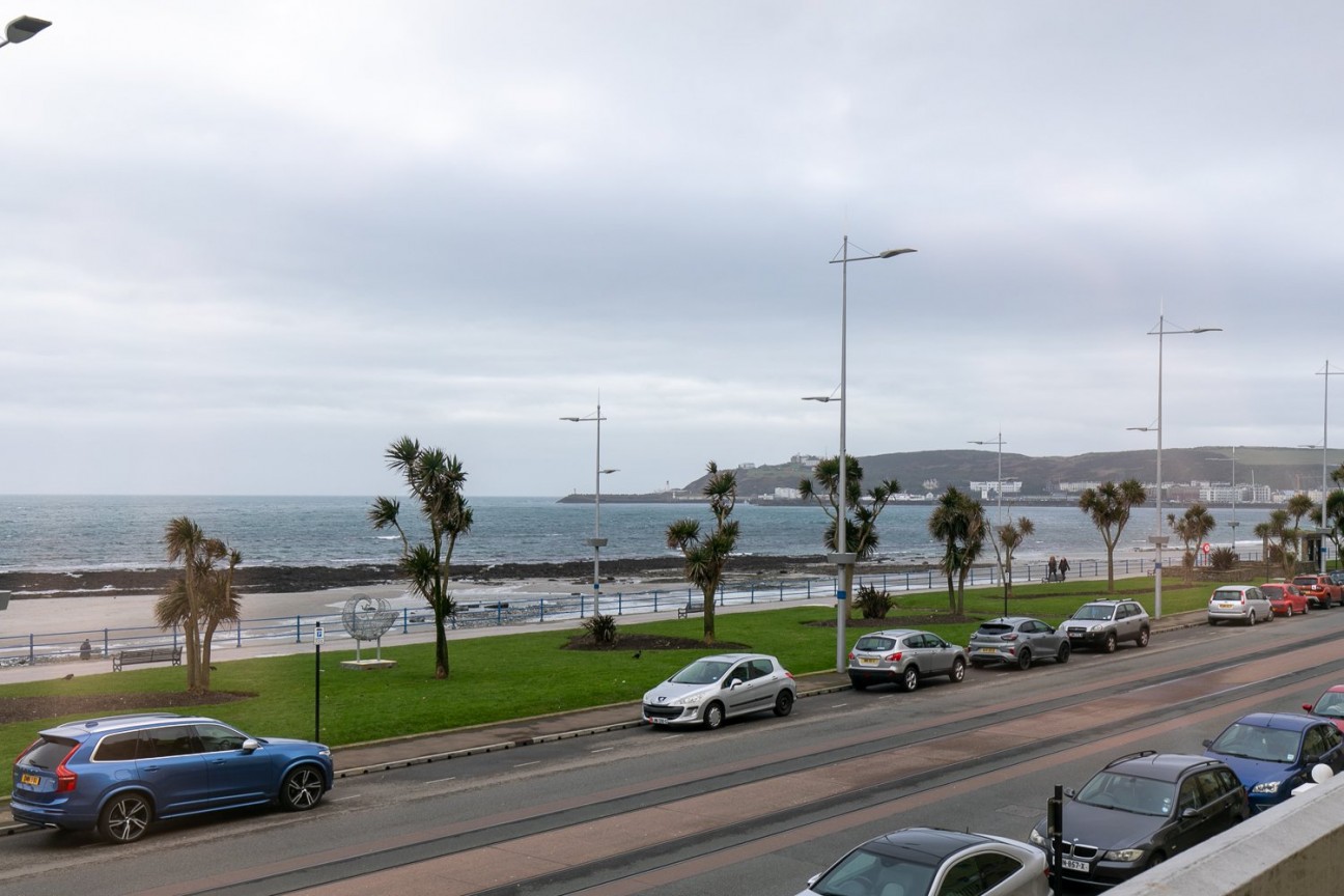 41 Piccadilly Court, Queens Promenade, IM2 4NS