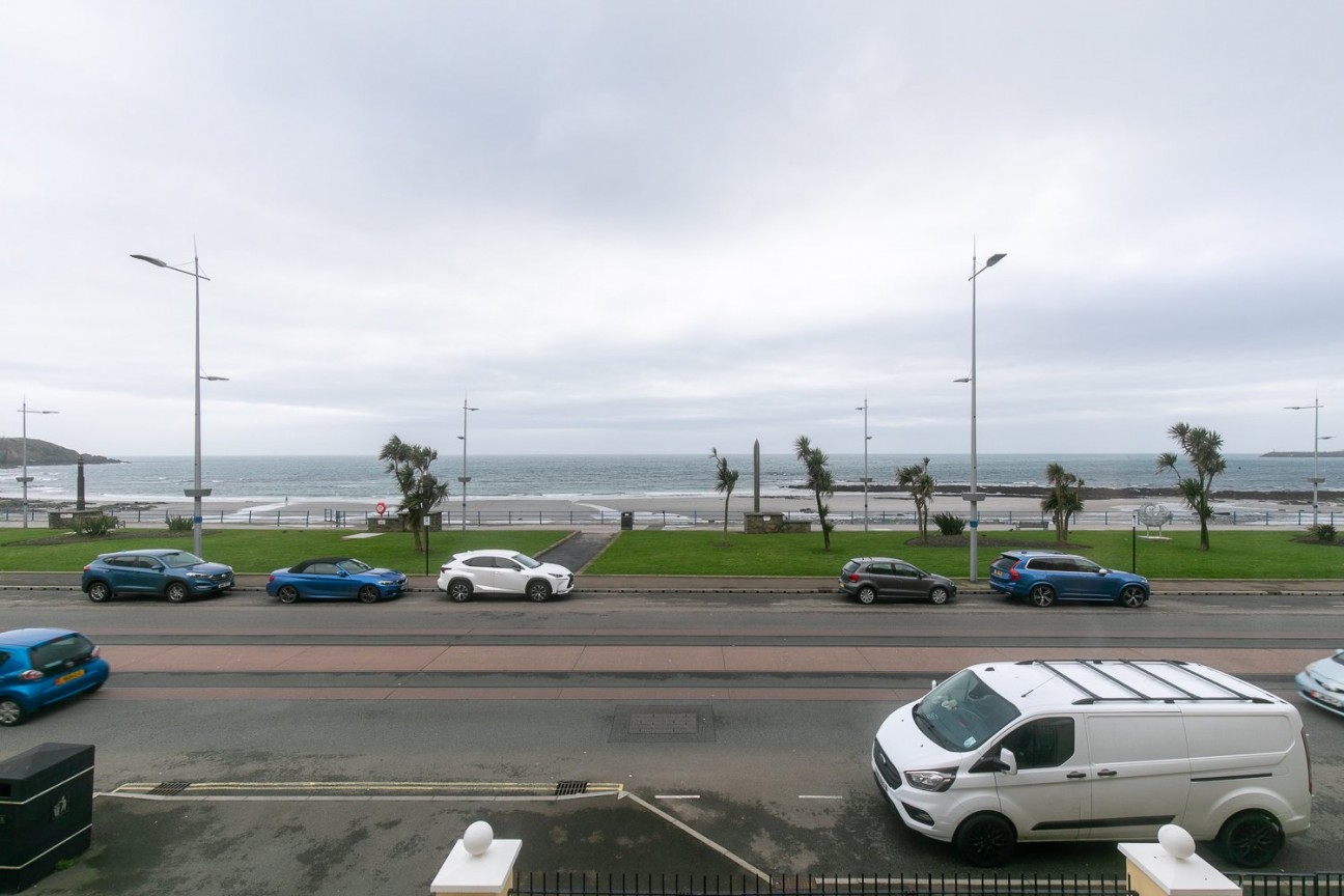 41 Piccadilly Court, Queens Promenade, IM2 4NS