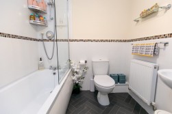 41 Piccadilly Court, Queens Promenade, IM2 4NS