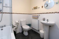 41 Piccadilly Court, Queens Promenade, IM2 4NS