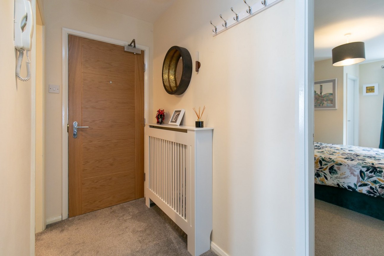 41 Piccadilly Court, Queens Promenade, IM2 4NS