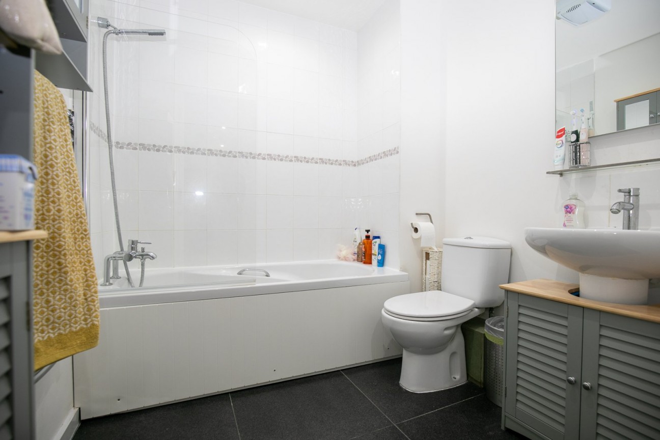 8 Queens Apartments, Palace Terrace, Douglas, IM2 4NX