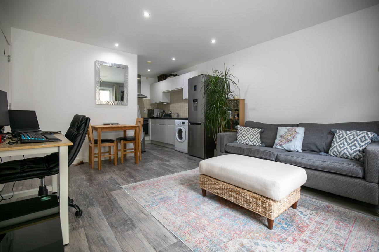 8 Queens Apartments, Palace Terrace, Douglas, IM2 4NX