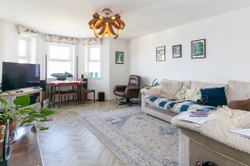 36 Piccadilly Court, Queens Promenade, Isle of Man, IM2 4NS