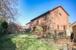 Quartz Close, Wokingham, Berkshire