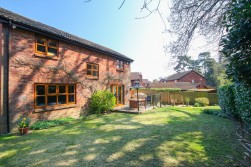 Quartz Close, Wokingham, Berkshire