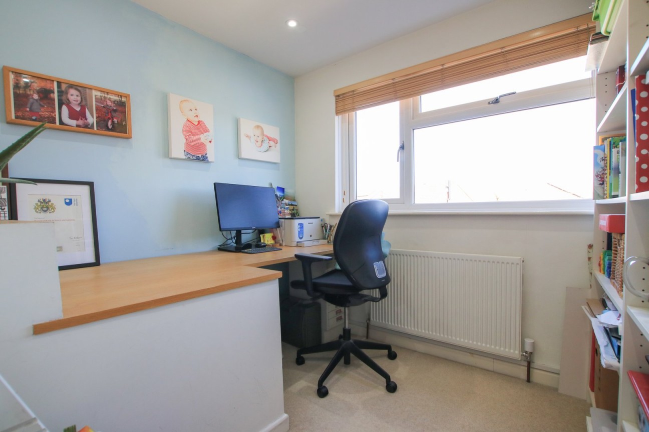 Shefford Crescent, Wokingham, Berkshire
