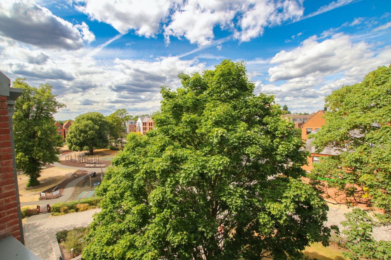 Elms Walk, Wokingham, Berkshire