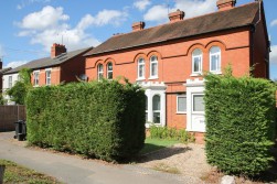 London Road, Wokingham, Berkshire