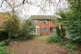Walnut Close, Wokingham, Berkshire