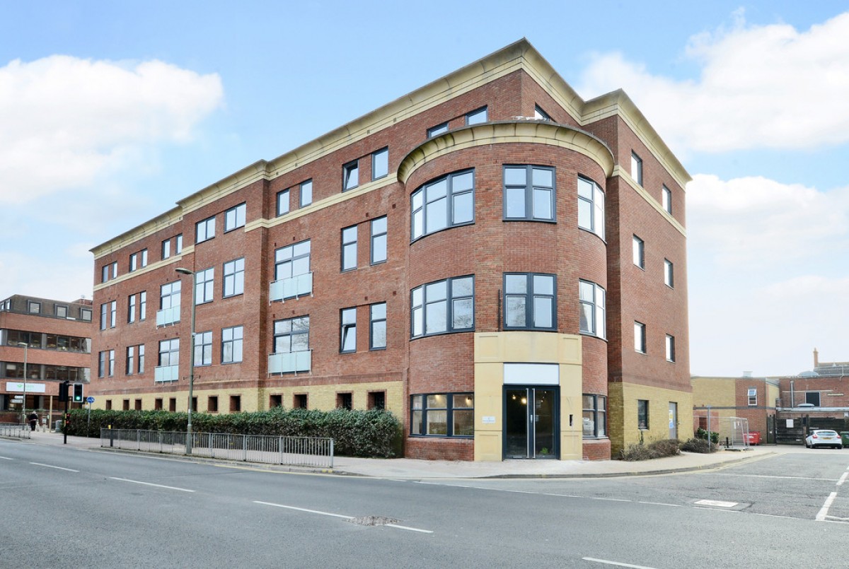 2 bedrooms Apartment to rent in Camberley, Surrey Martin & Co
