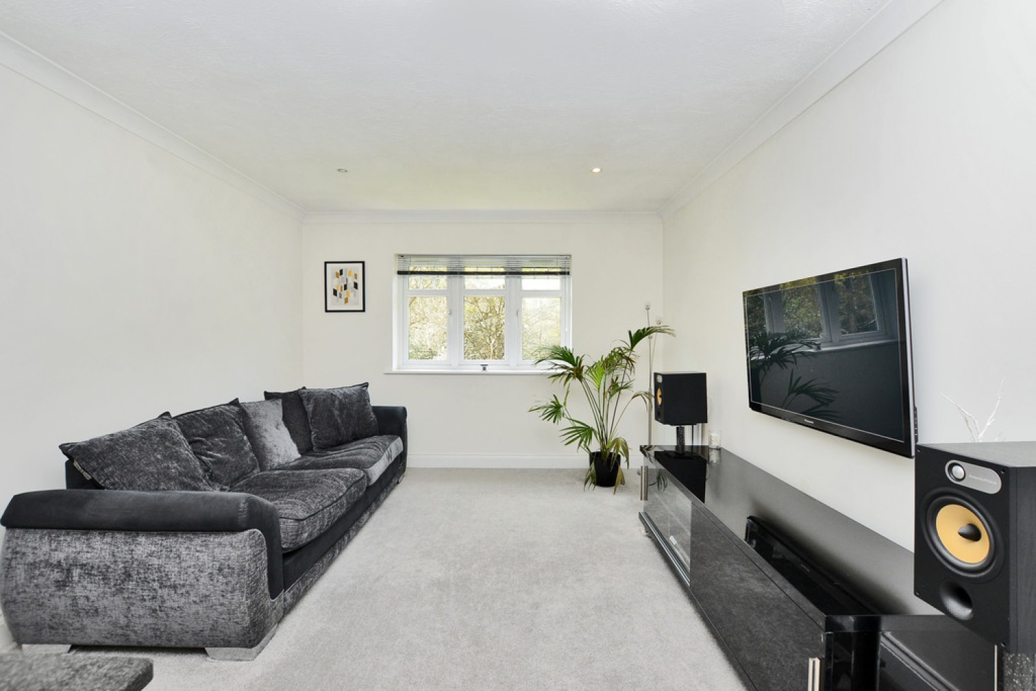 Kings Ride, Camberley
