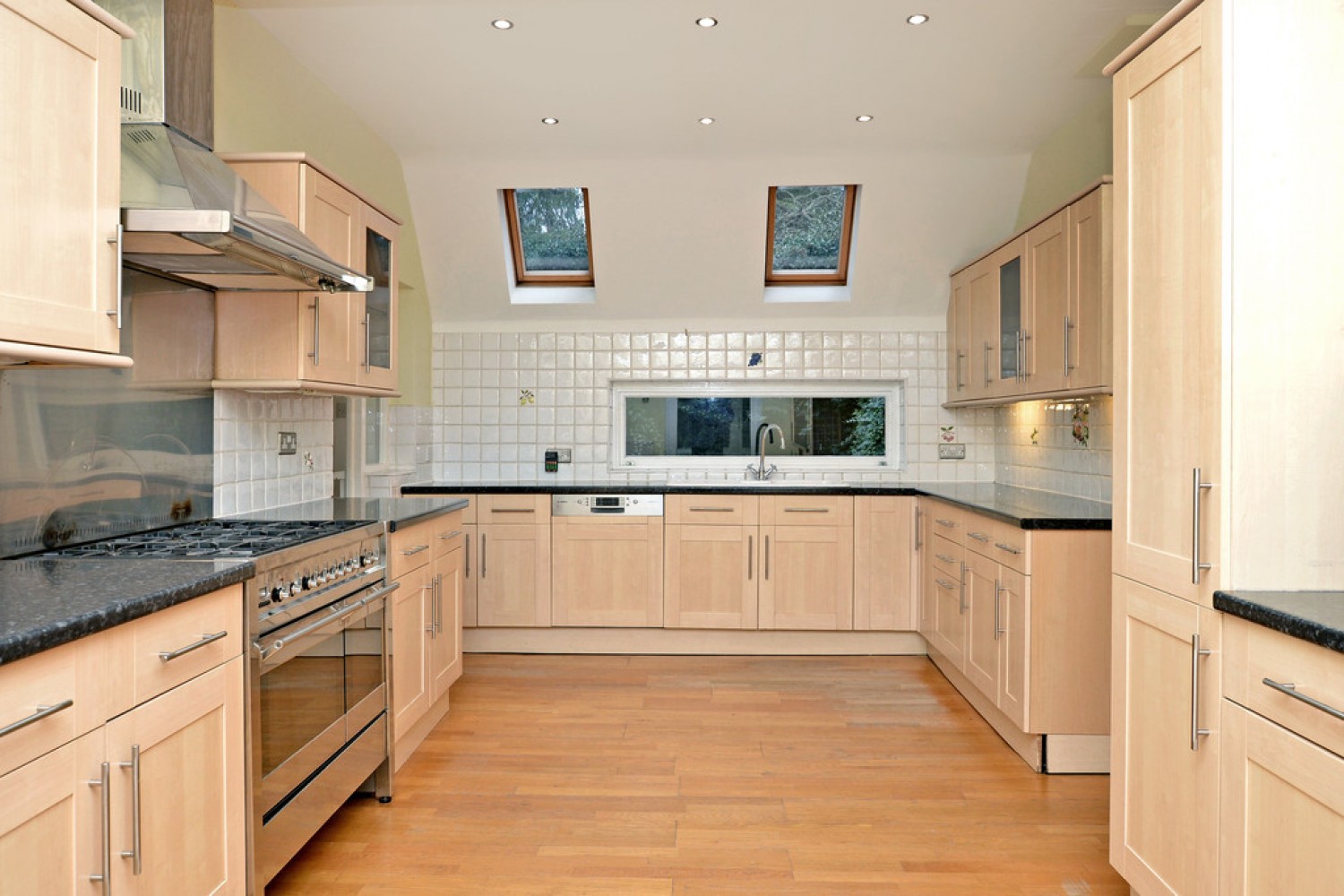 4 bedroom House for Letting Portsmouth Road, Camberley