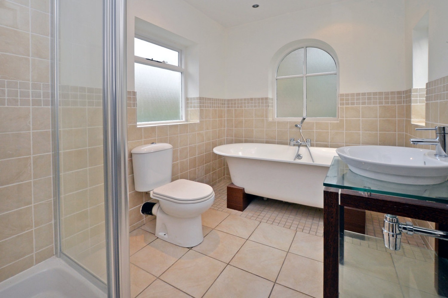 4 bedroom House for Letting Portsmouth Road, Camberley