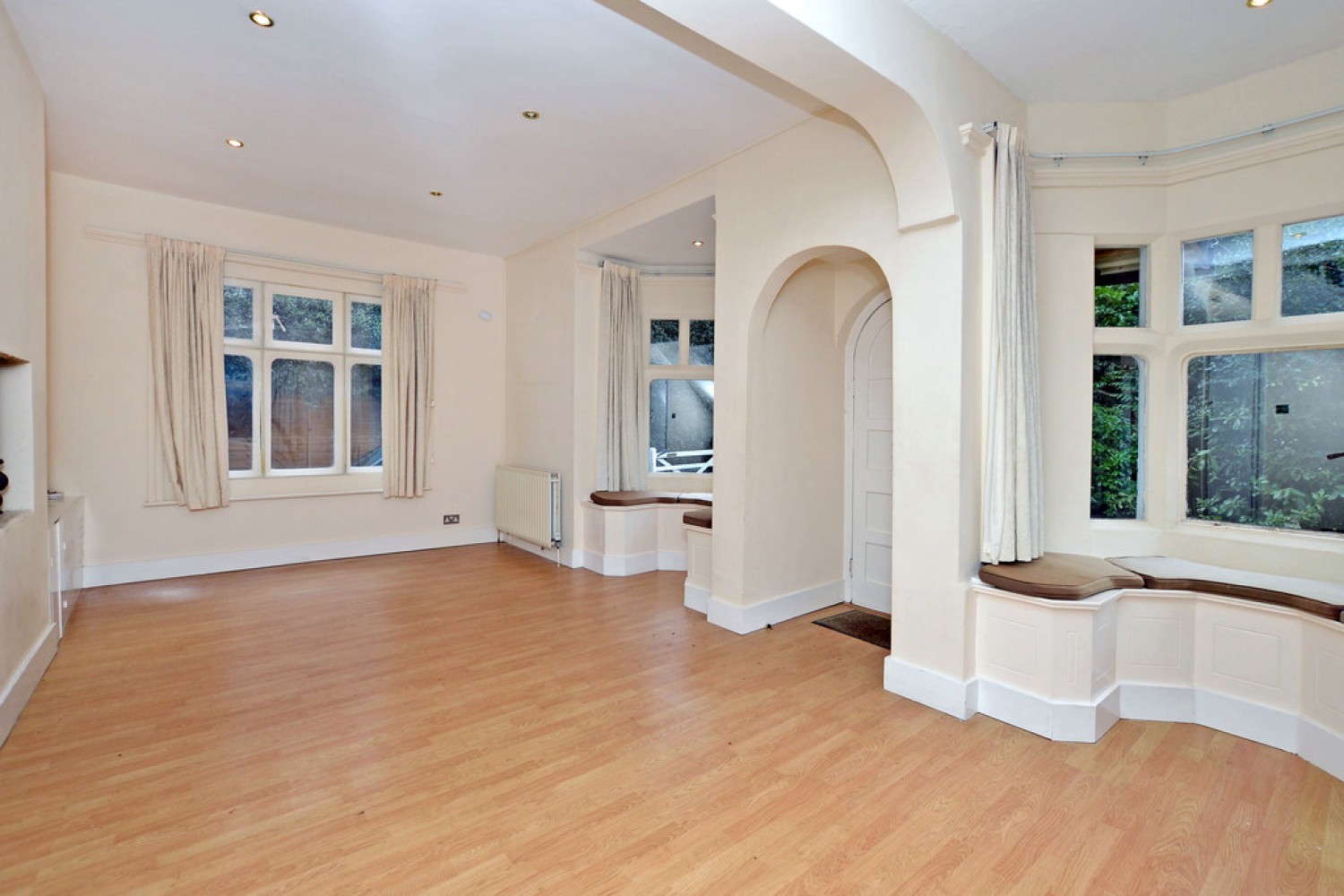 4 bedroom House for Letting Portsmouth Road, Camberley