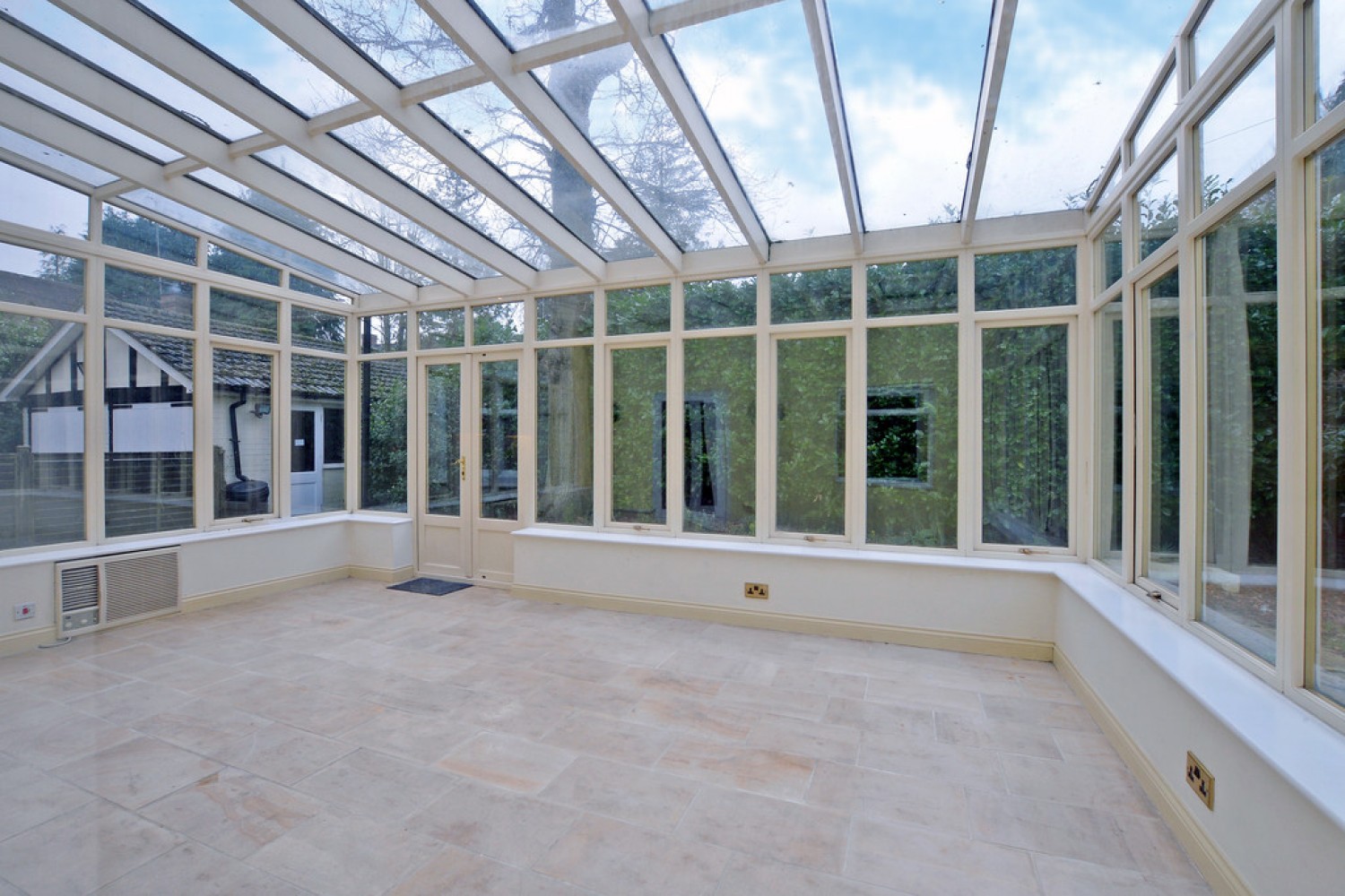 4 bedroom House for Letting Portsmouth Road, Camberley