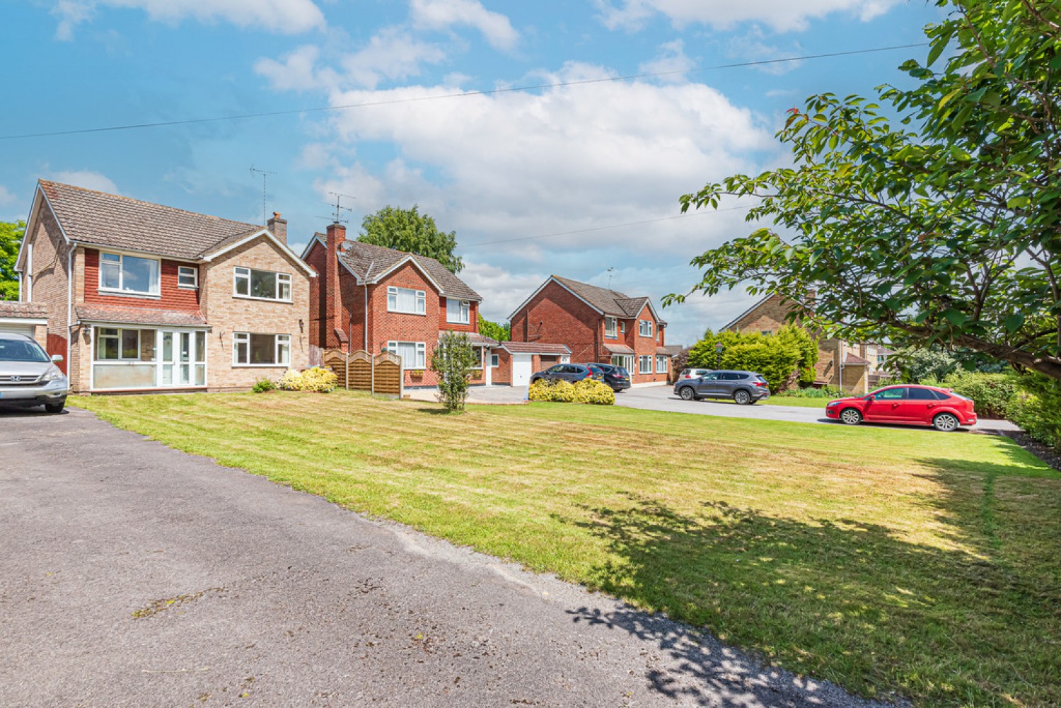 Manor Park Drive, Yateley