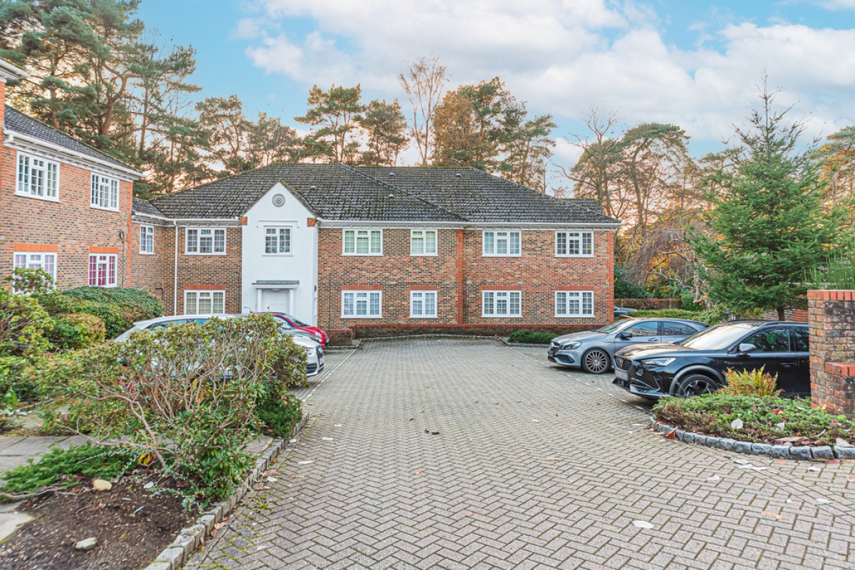 Fairway Heights, Camberley