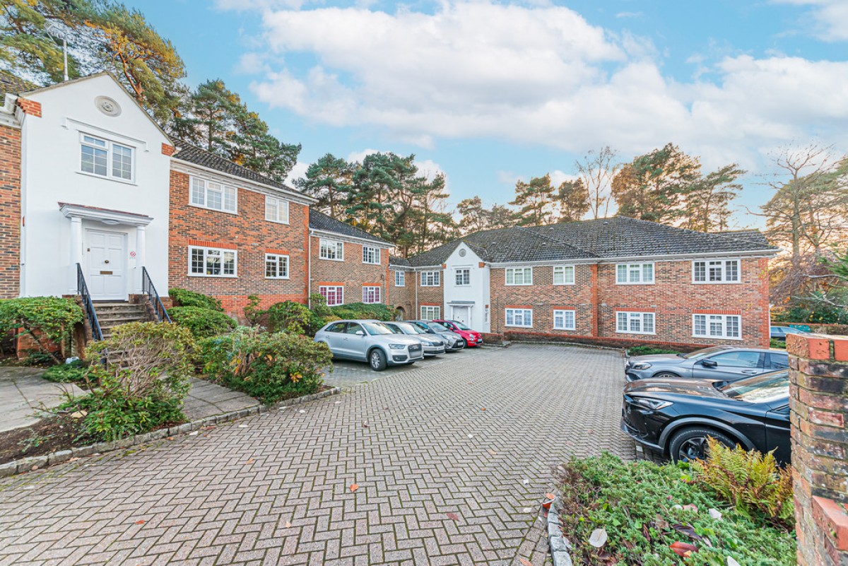 Fairway Heights, Camberley