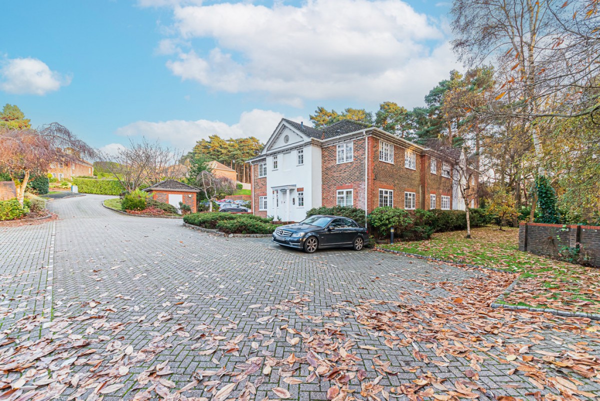 Fairway Heights, Camberley